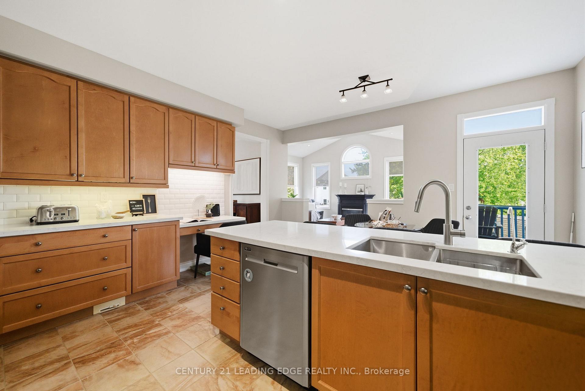 Photo 10 of 43 Seclusion Court, Whitby, Port Whitby — HOMEH
