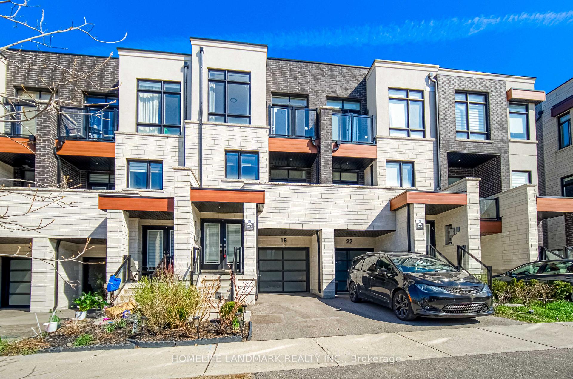 Photo 2 of 18 Golden Trail, Vaughan, Patterson — HOMEH