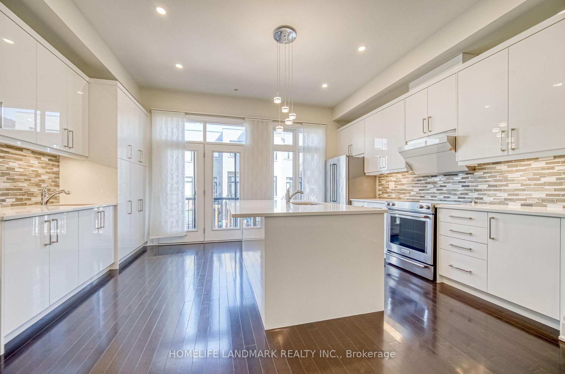 Photo 8 of 18 Golden Trail, Vaughan, Patterson — HOMEH