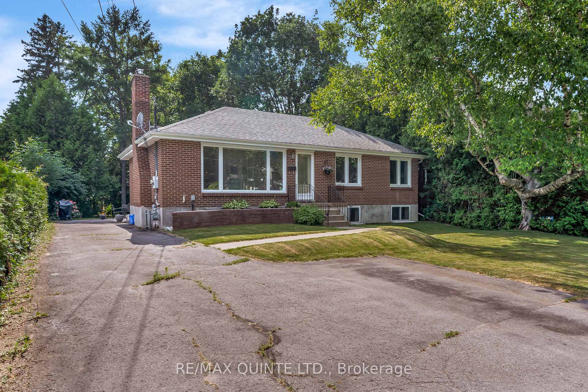 Photo 3 of 20 Strathcona Drive, Belleville — HOMEH