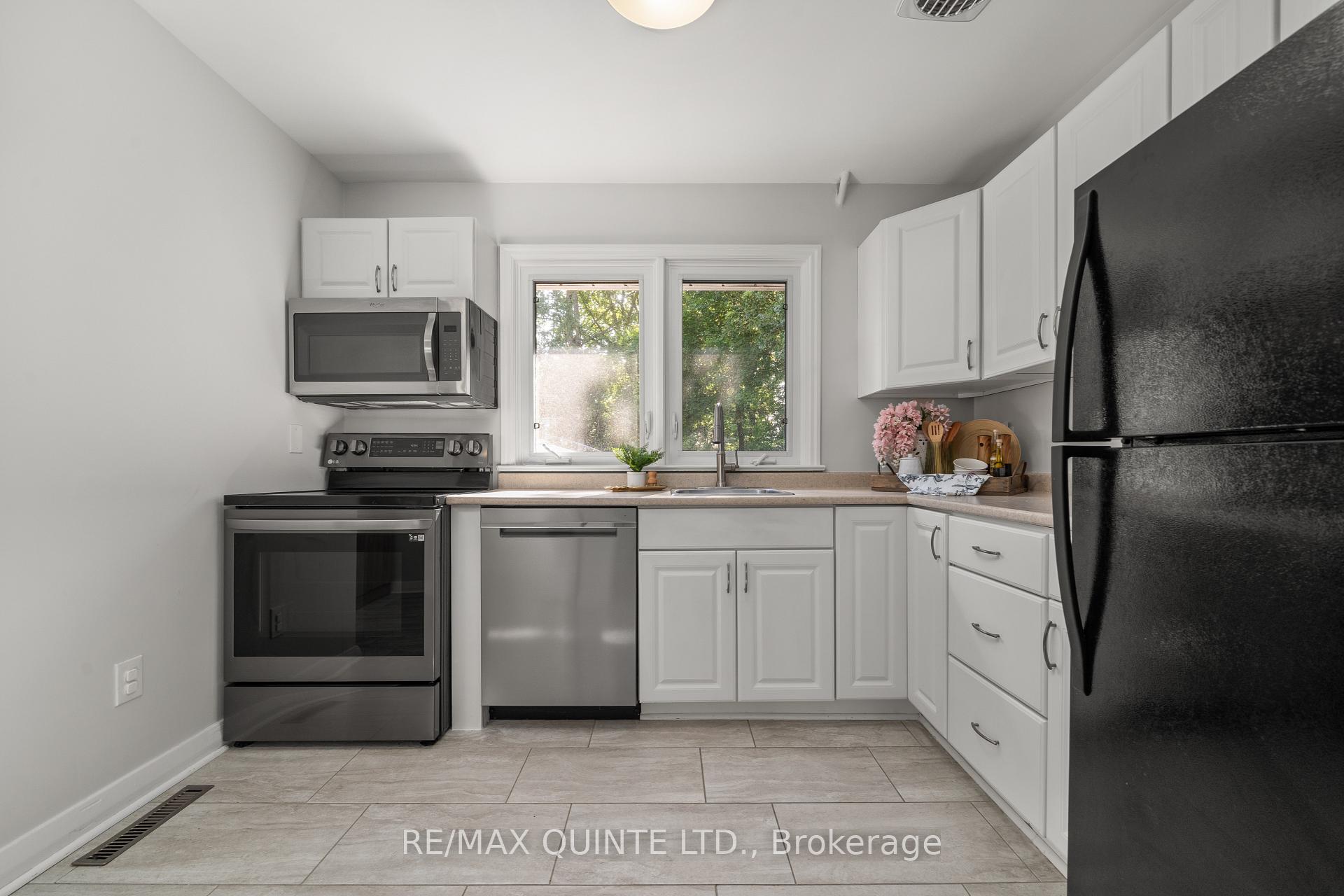 Photo 11 of 20 Strathcona Drive, Belleville — HOMEH