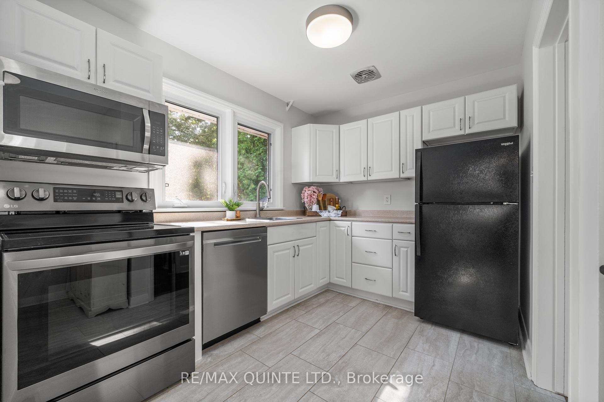 Photo 16 of 20 Strathcona Drive, Belleville — HOMEH