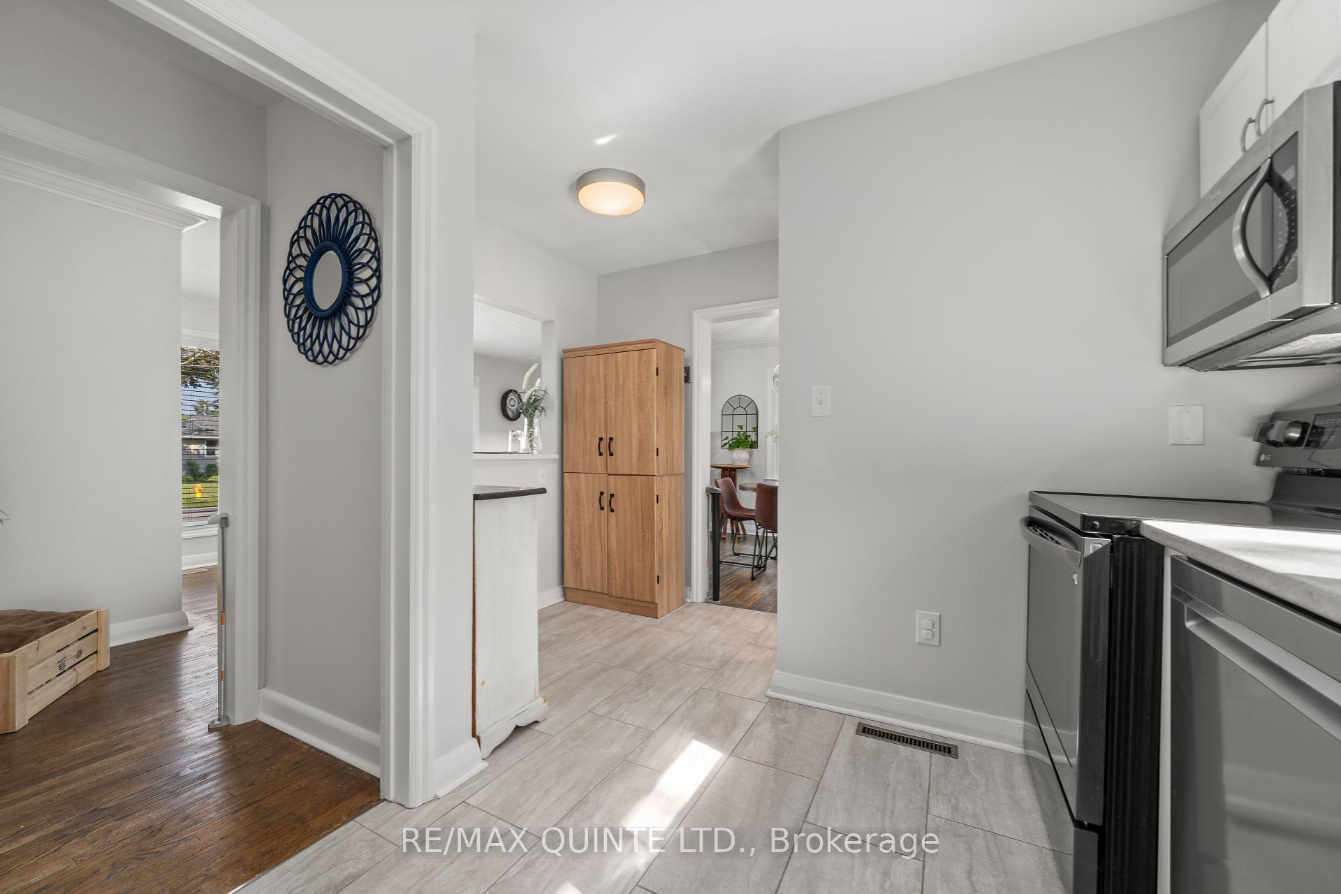 Photo 12 of 20 Strathcona Drive, Belleville — HOMEH