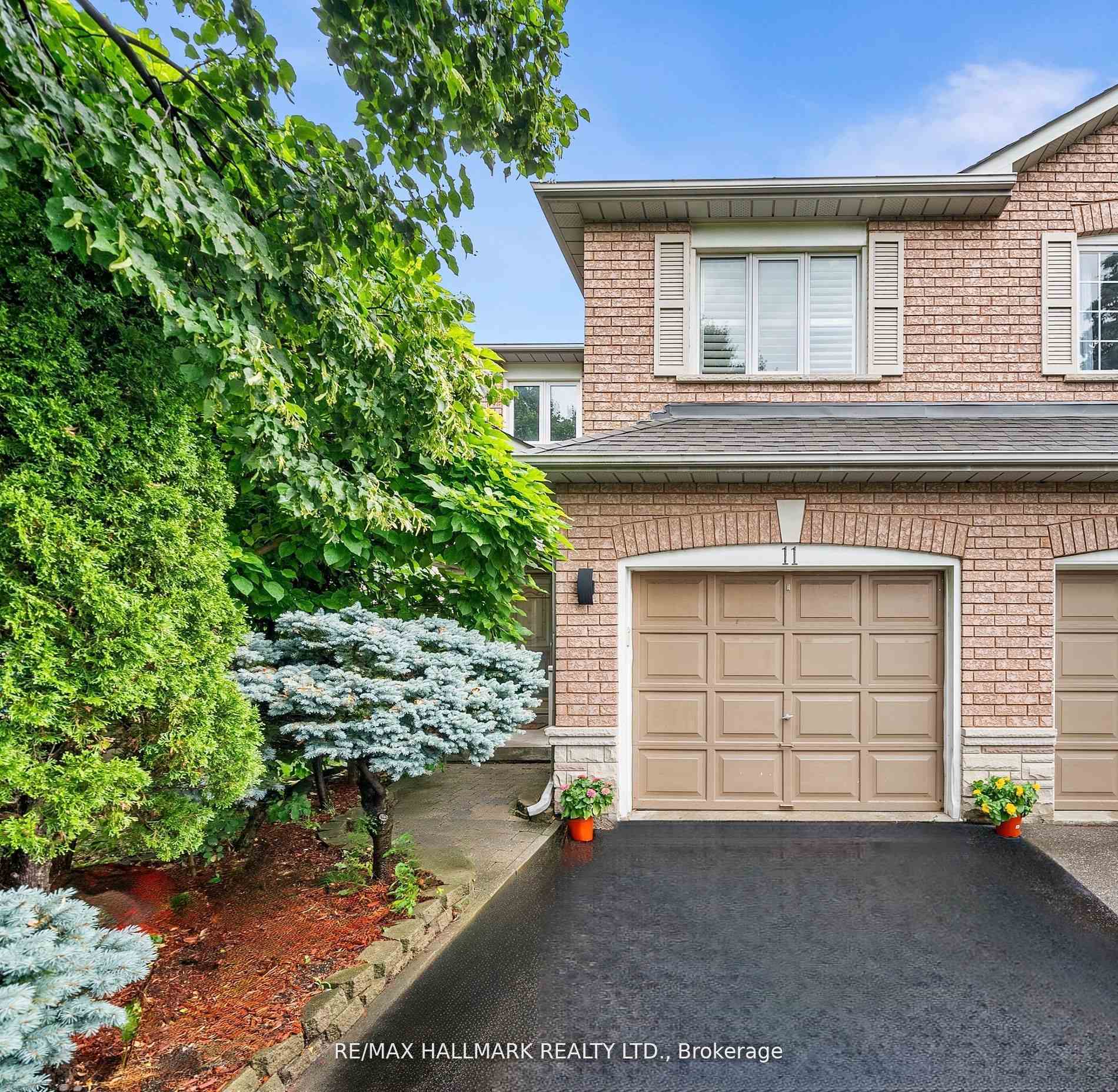 Photo 2 of 11 Alberta Drive, Vaughan, Concord — HOMEH