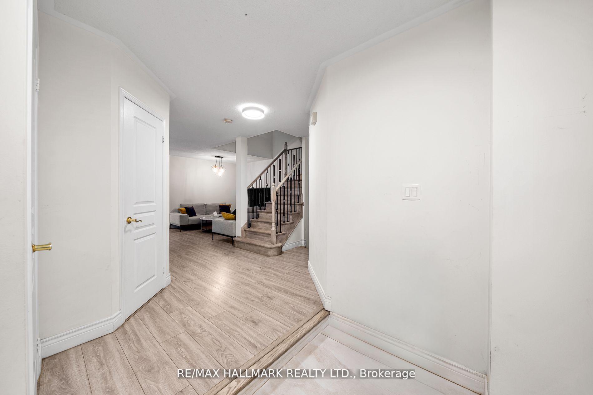 Photo 5 of 11 Alberta Drive, Vaughan, Concord — HOMEH