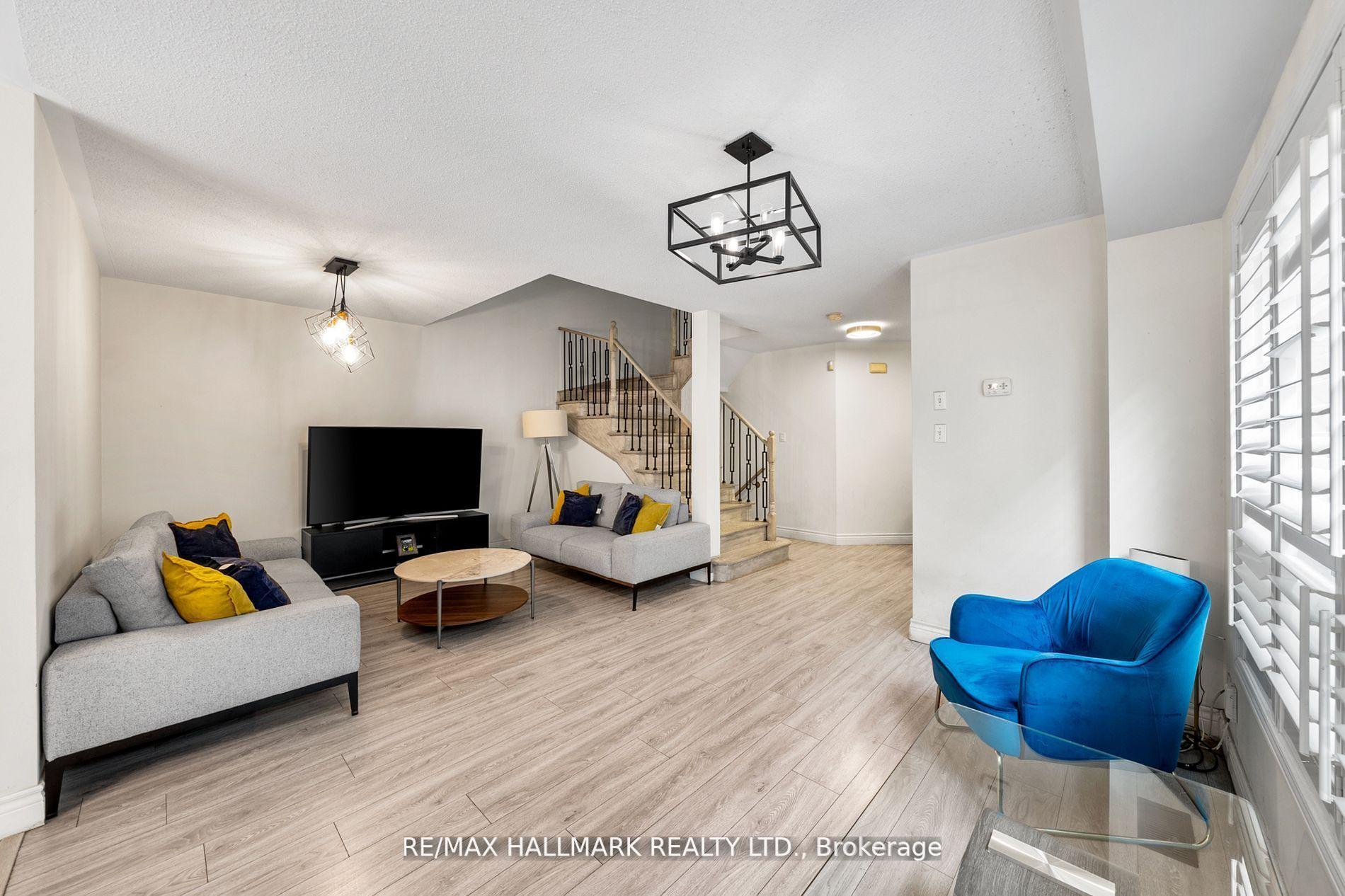 Photo 7 of 11 Alberta Drive, Vaughan, Concord — HOMEH