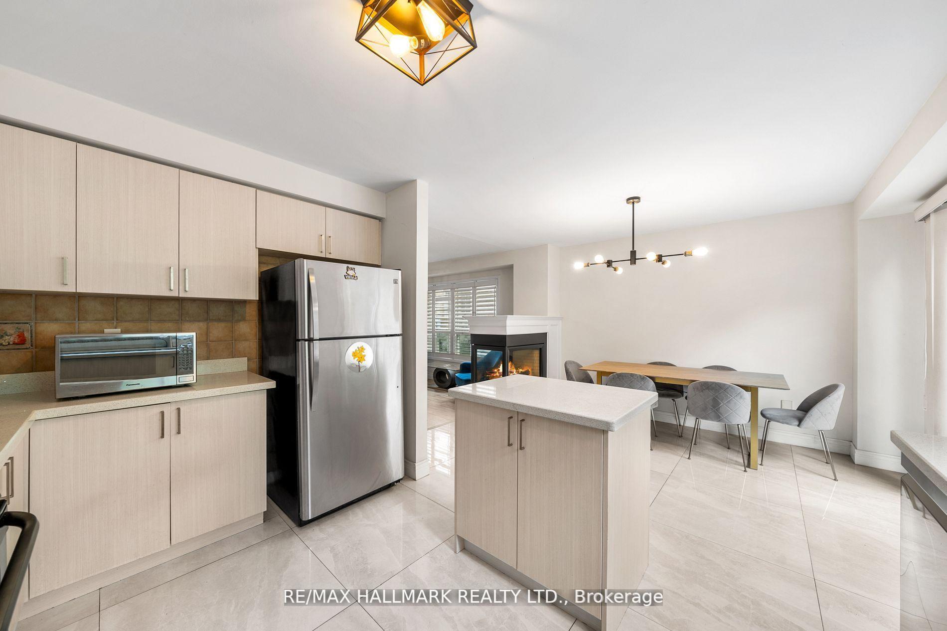 Photo 8 of 11 Alberta Drive, Vaughan, Concord — HOMEH