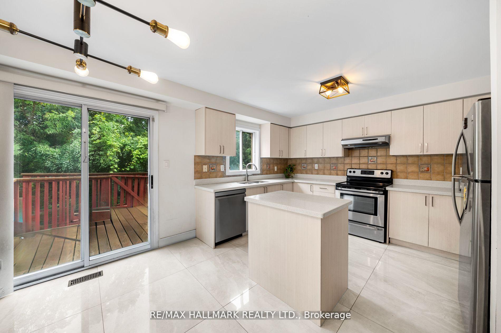 Photo 9 of 11 Alberta Drive, Vaughan, Concord — HOMEH