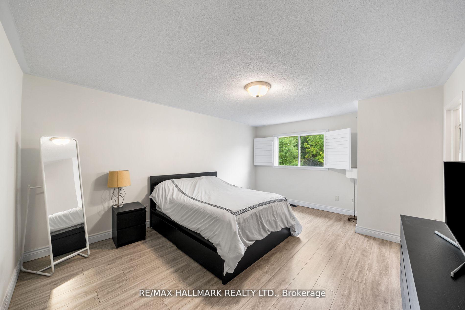 Photo 23 of 11 Alberta Drive, Vaughan, Concord — HOMEH