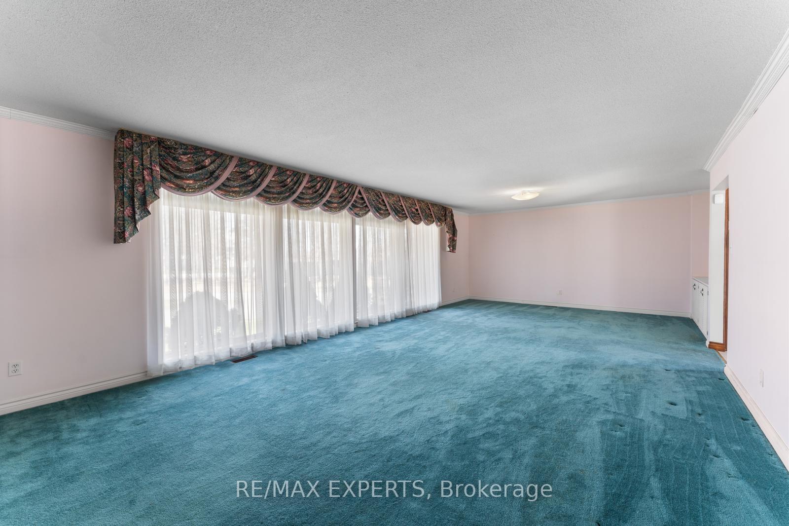 Photo 11 of 16 Millwood Parkway, Vaughan, Vellore Village — HOMEH