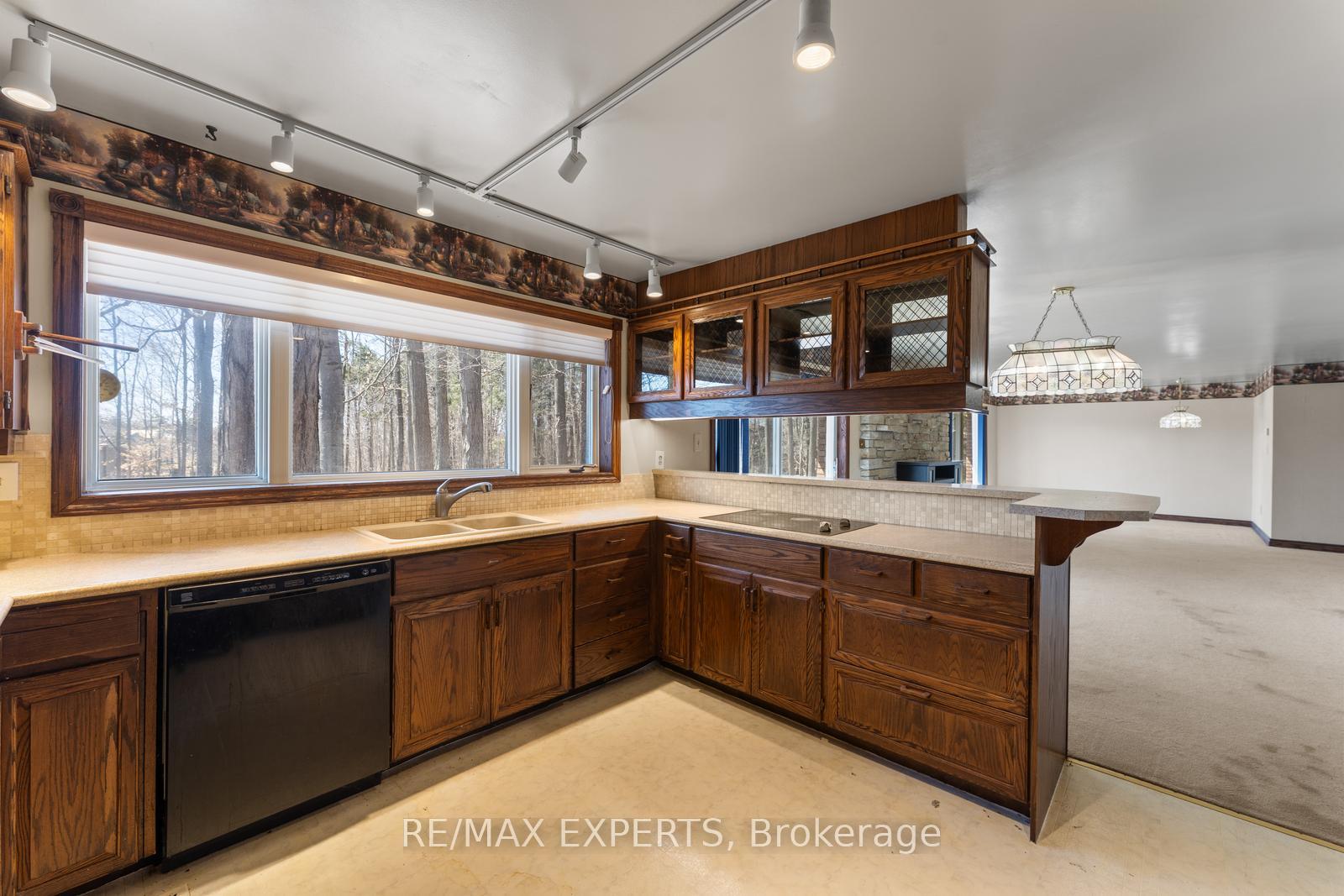 Photo 18 of 16 Millwood Parkway, Vaughan, Vellore Village — HOMEH