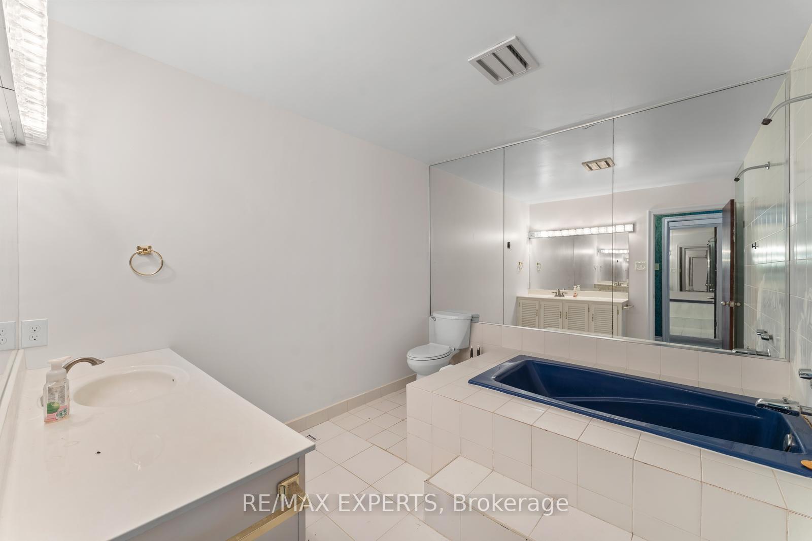 Photo 24 of 16 Millwood Parkway, Vaughan, Vellore Village — HOMEH