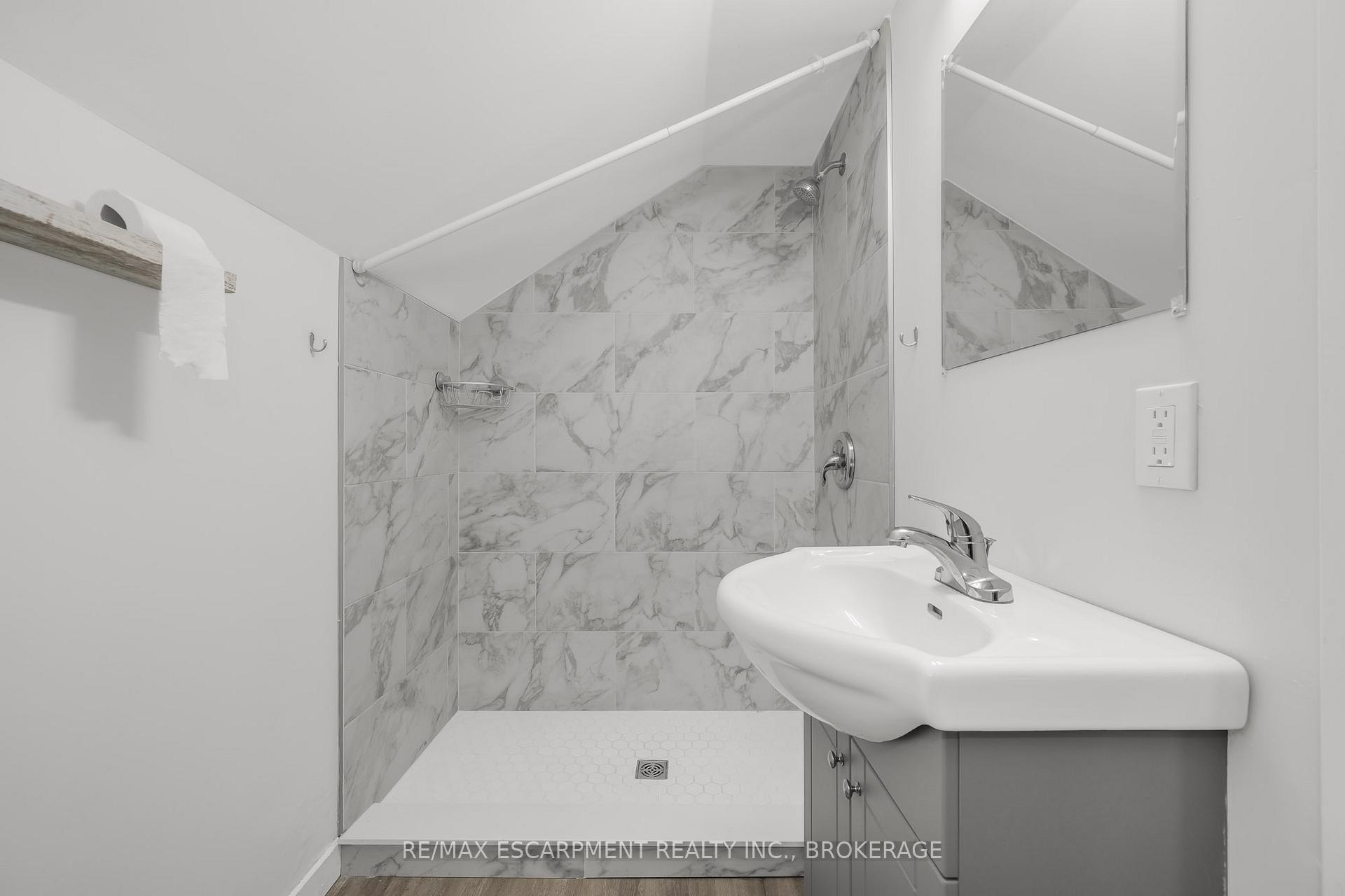Photo 24 of 46 Commercial Street, Welland, Lincoln/Crowland — HOMEH