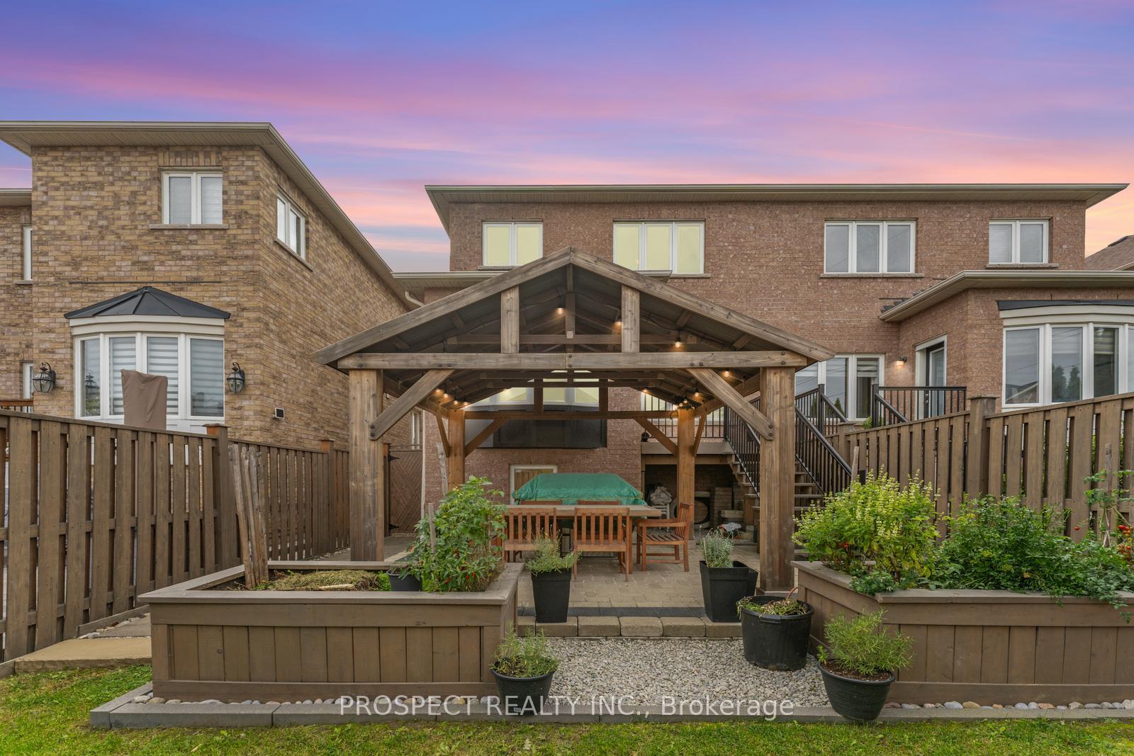 Photo 3 of 22 Worthview Drive, Vaughan, West Woodbridge — HOMEH