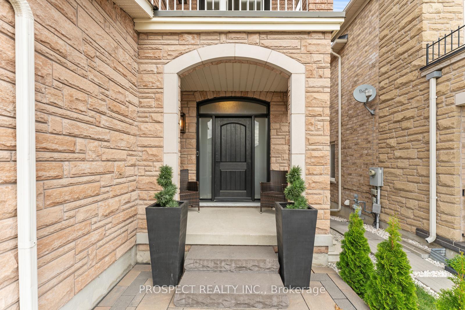Photo 6 of 22 Worthview Drive, Vaughan, West Woodbridge — HOMEH