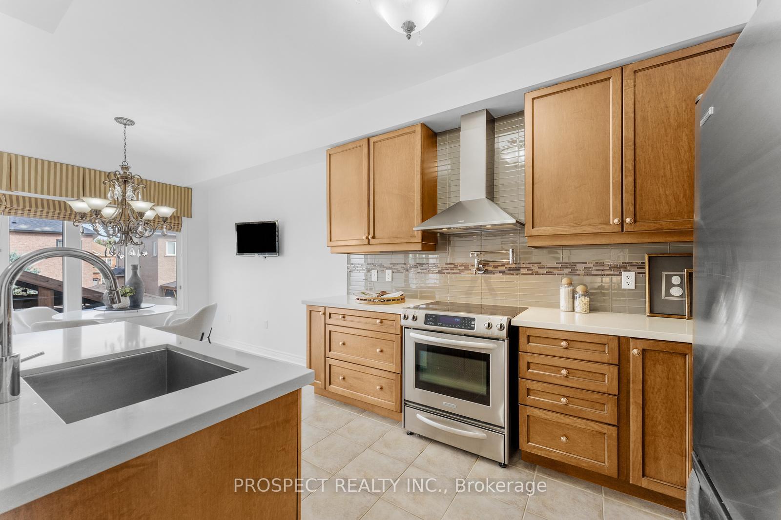 Photo 13 of 22 Worthview Drive, Vaughan, West Woodbridge — HOMEH