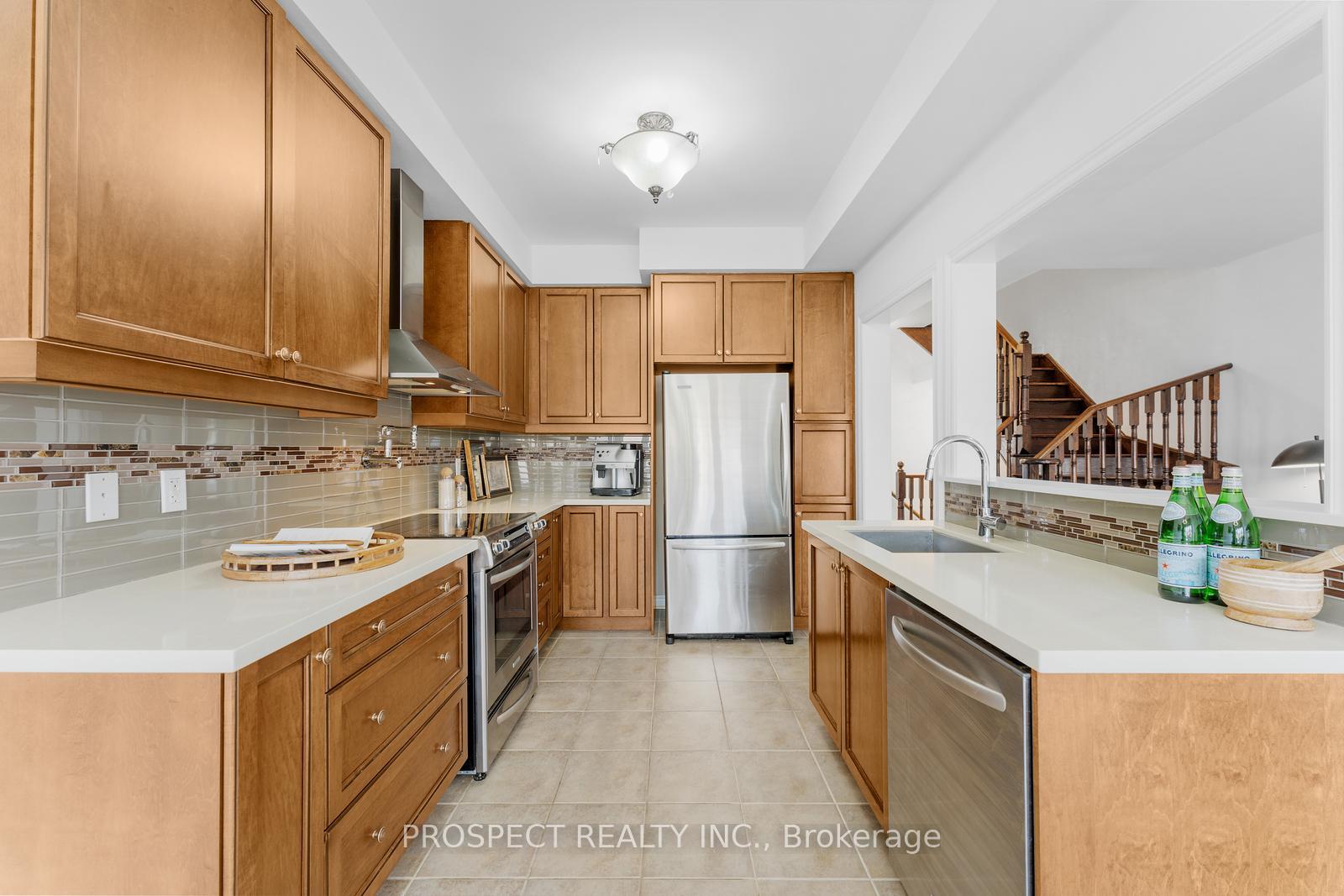 Photo 16 of 22 Worthview Drive, Vaughan, West Woodbridge — HOMEH