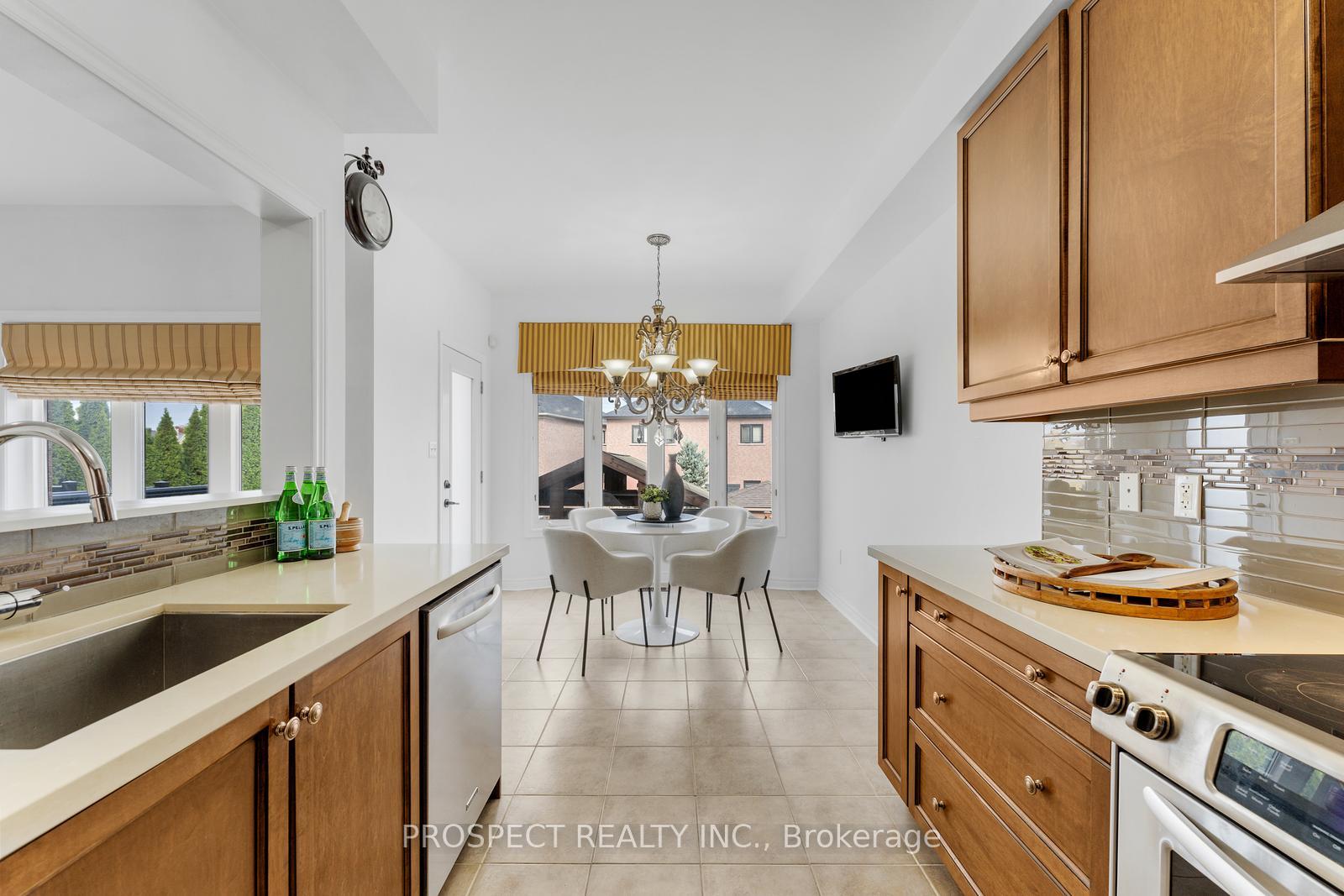 Photo 19 of 22 Worthview Drive, Vaughan, West Woodbridge — HOMEH
