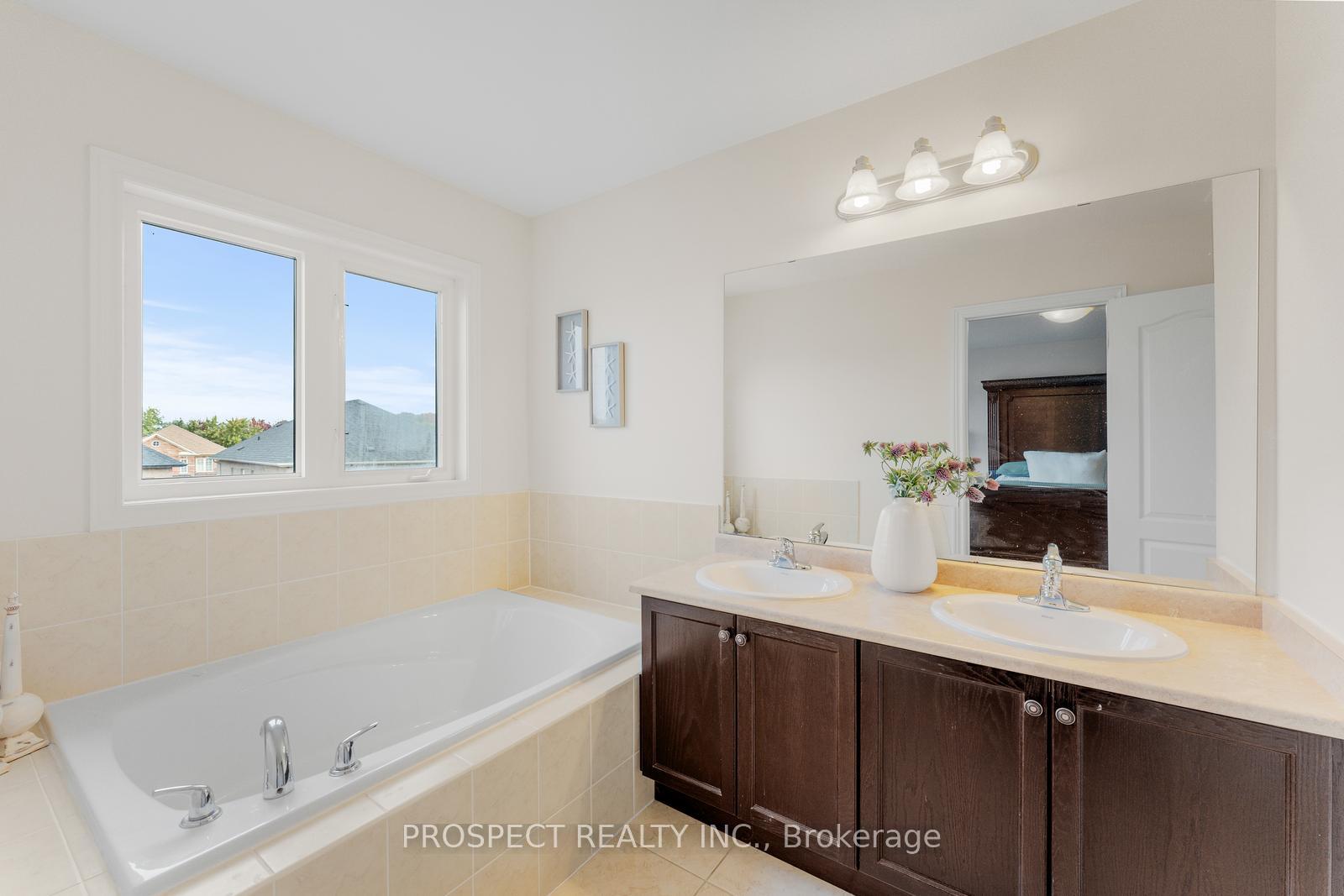 Photo 26 of 22 Worthview Drive, Vaughan, West Woodbridge — HOMEH
