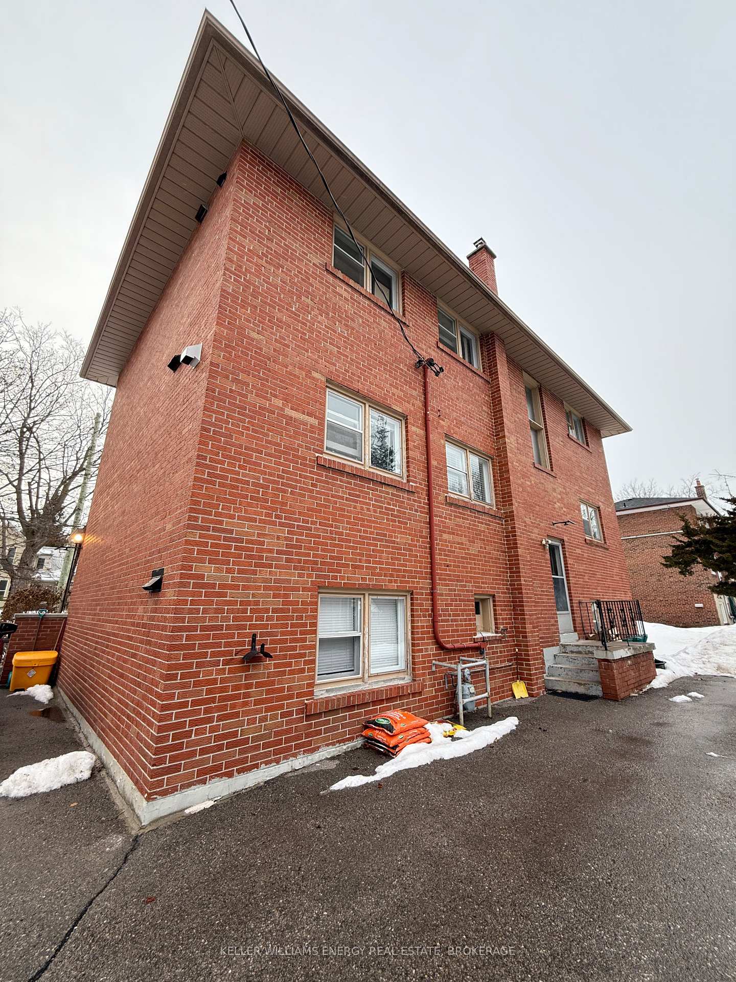 Photo 3 of Unit 2, 607 Centre Street S, Whitby, Downtown Whitby — HOMEH