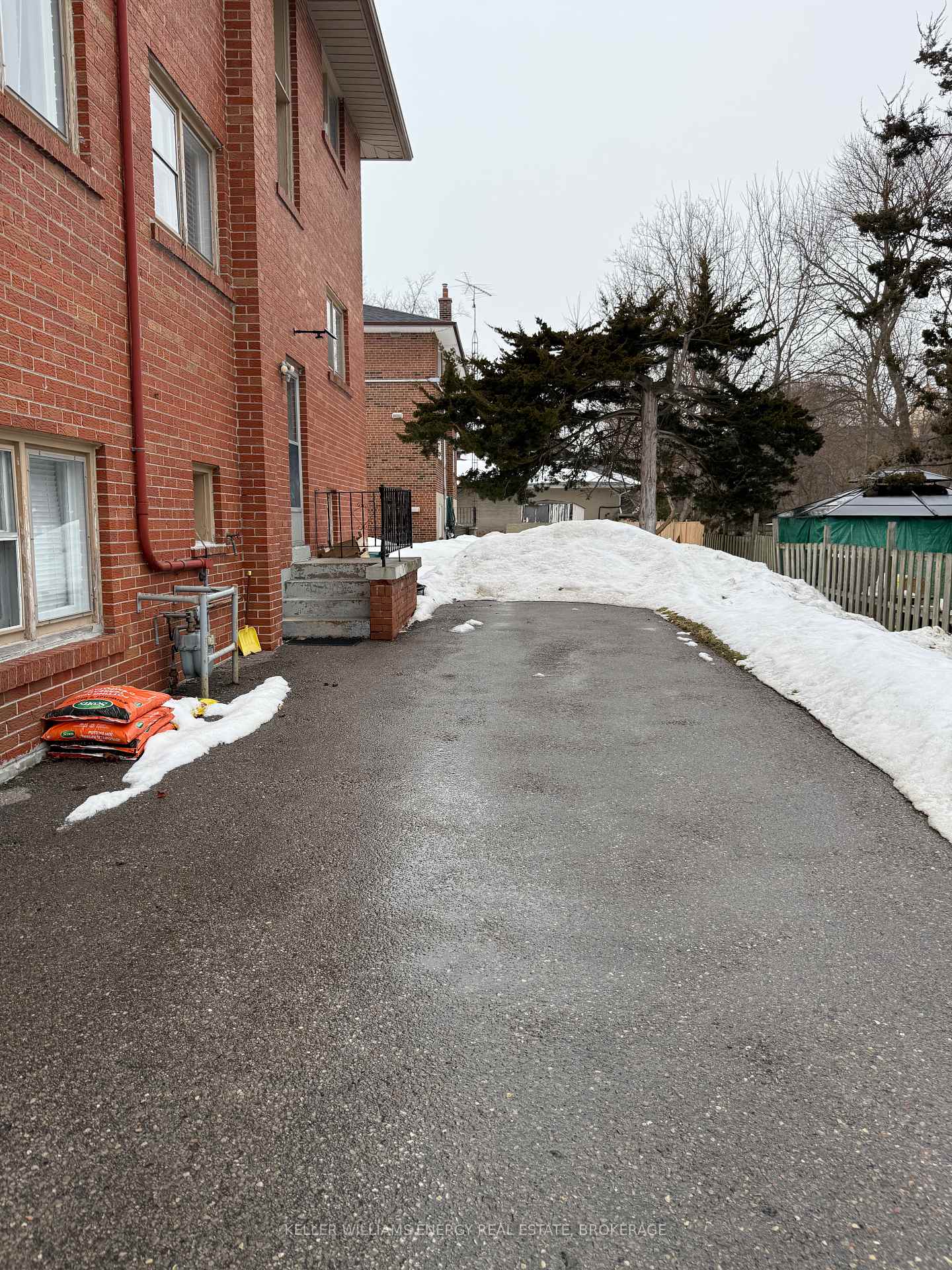 Photo 4 of Unit 2, 607 Centre Street S, Whitby, Downtown Whitby — HOMEH
