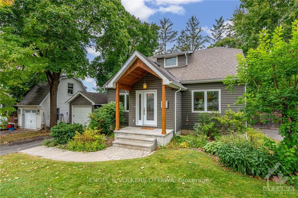 Photo 3 of 241 Pleasant Park Road, Ottawa, Faircrest Heights — HOMEH