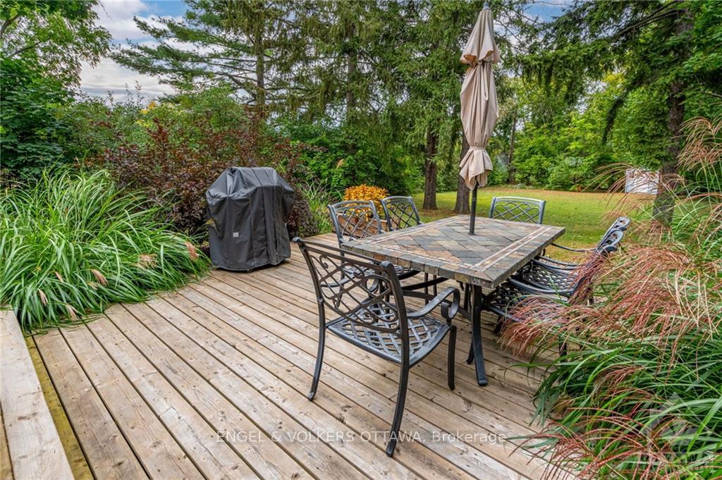 Photo 4 of 241 Pleasant Park Road, Ottawa, Faircrest Heights — HOMEH