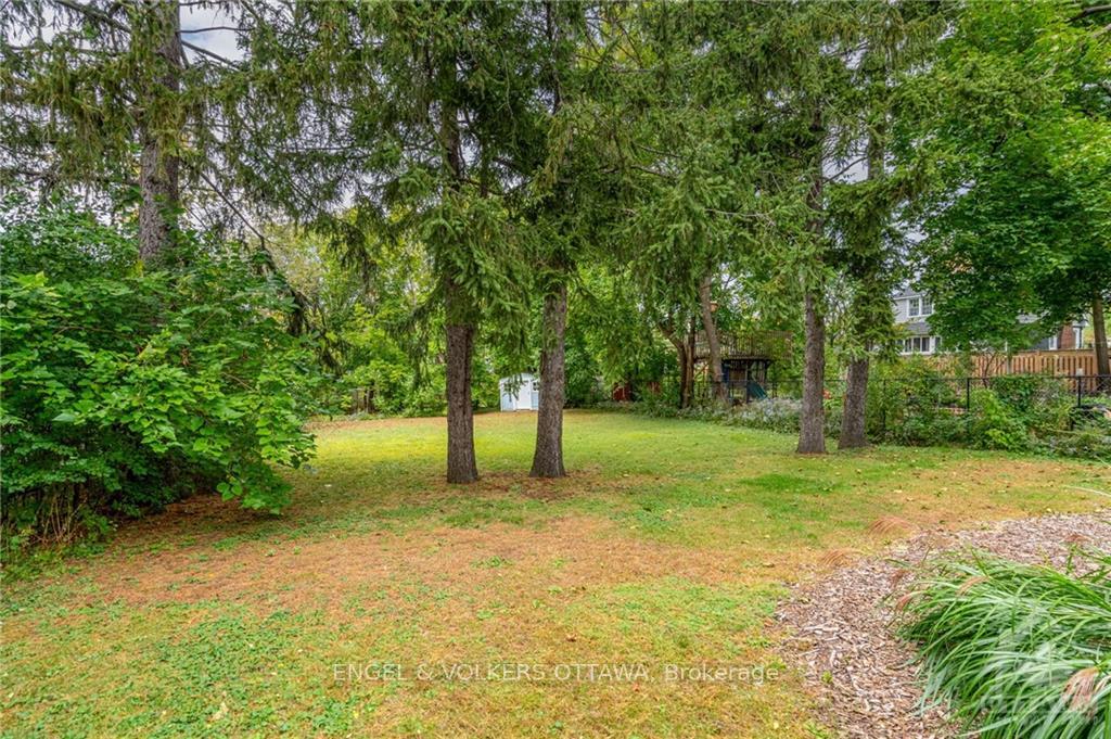 Photo 6 of 241 Pleasant Park Road, Ottawa, Faircrest Heights — HOMEH