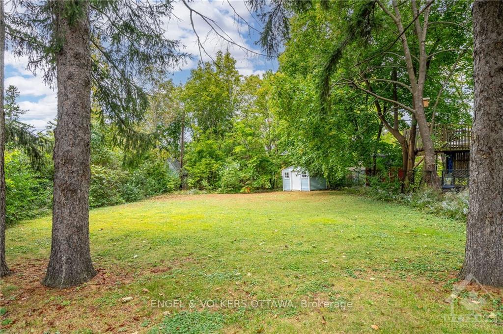 Photo 8 of 241 Pleasant Park Road, Ottawa, Faircrest Heights — HOMEH