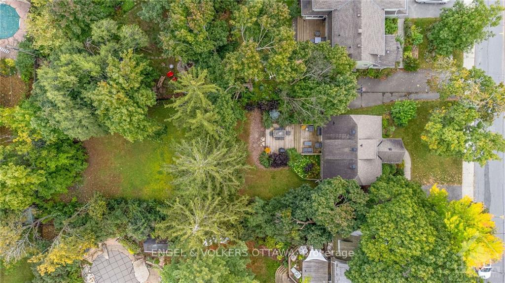 Photo 12 of 241 Pleasant Park Road, Ottawa, Faircrest Heights — HOMEH