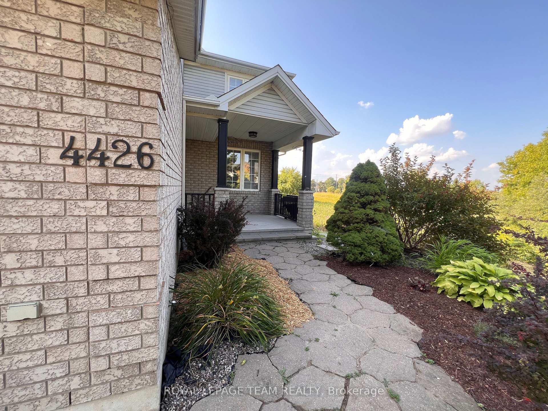Photo 6 of 4426 Shoreline Drive, Ottawa, Riverside South/Gloucester Glen — HOMEH