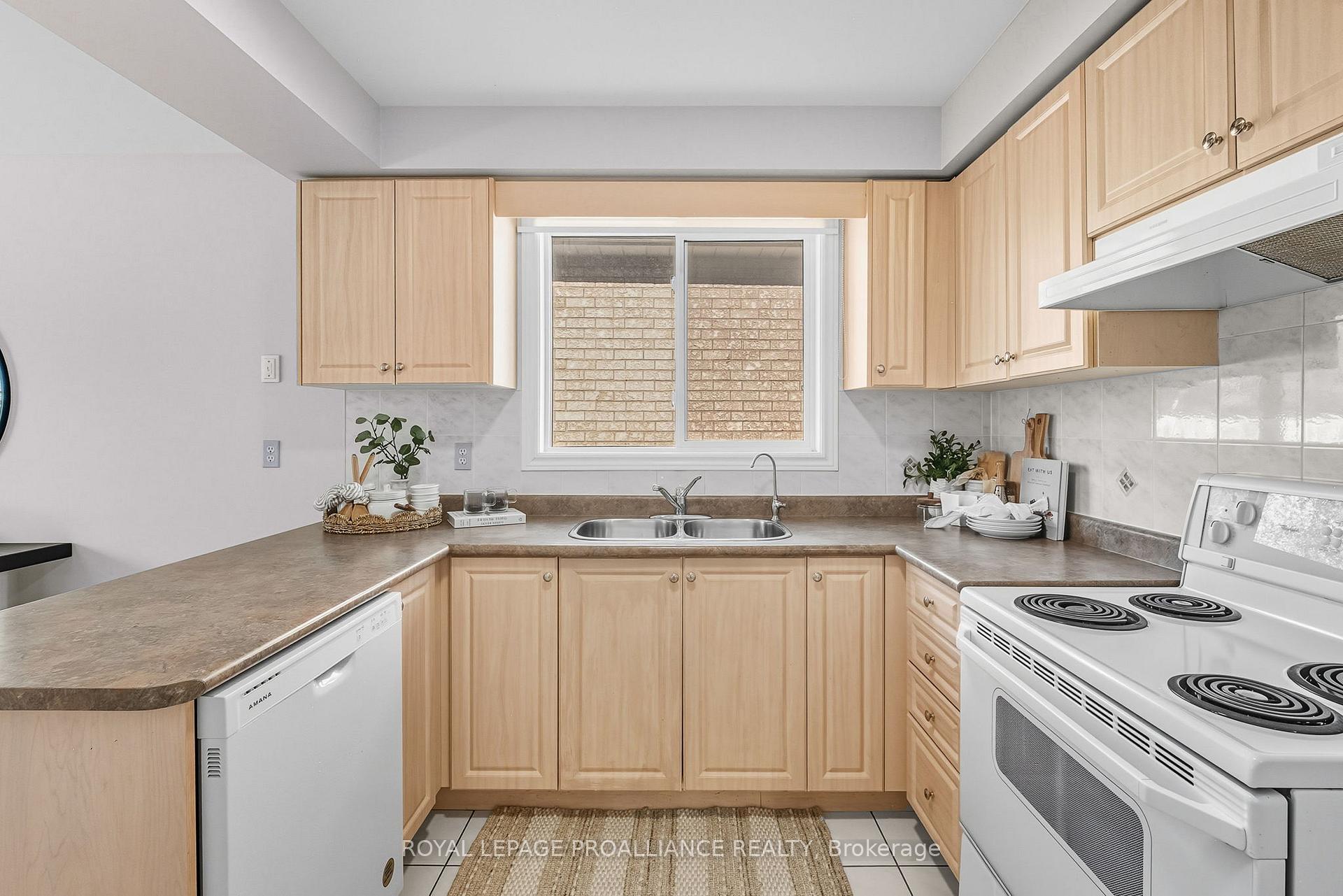Photo 13 of 20 Patrick Drive, Whitby, Pringle Creek — HOMEH