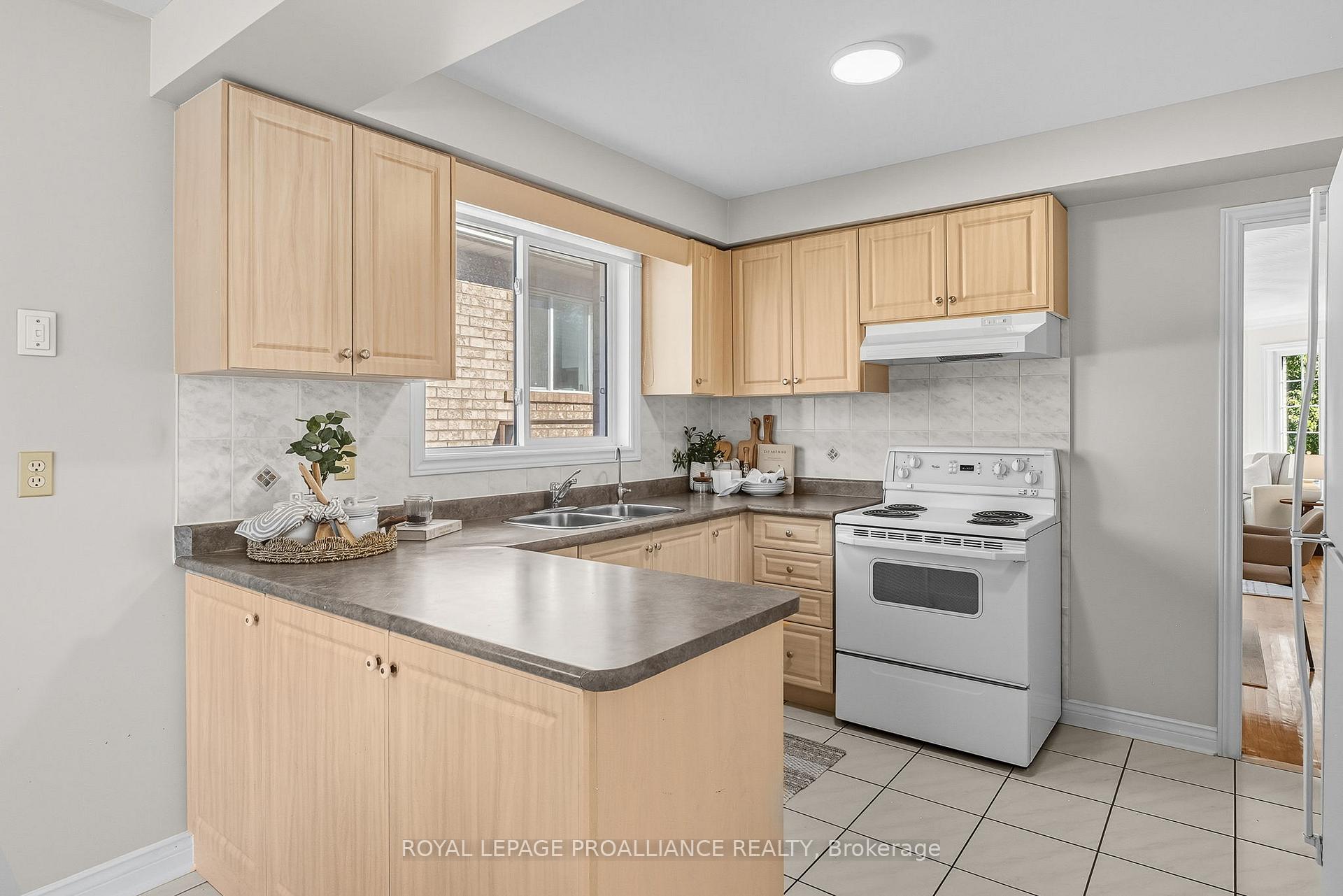 Photo 14 of 20 Patrick Drive, Whitby, Pringle Creek — HOMEH