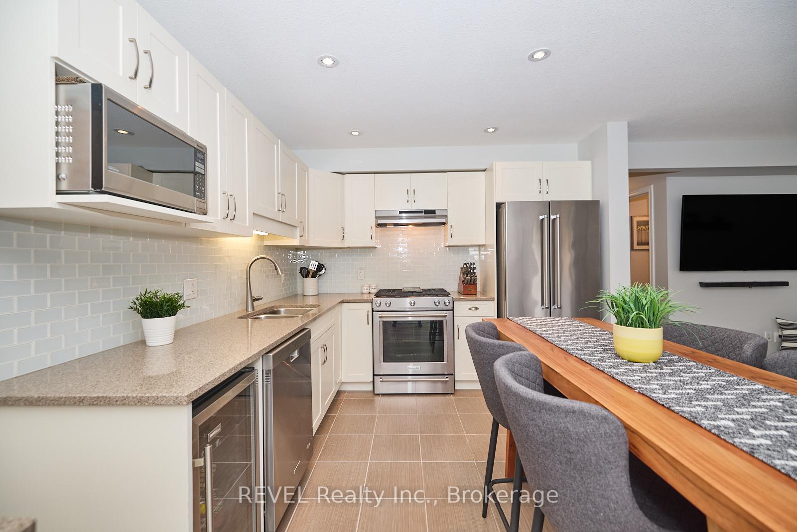 Photo 8 of 91 Roselawn Crescent, Welland, Coyle Creek — HOMEH