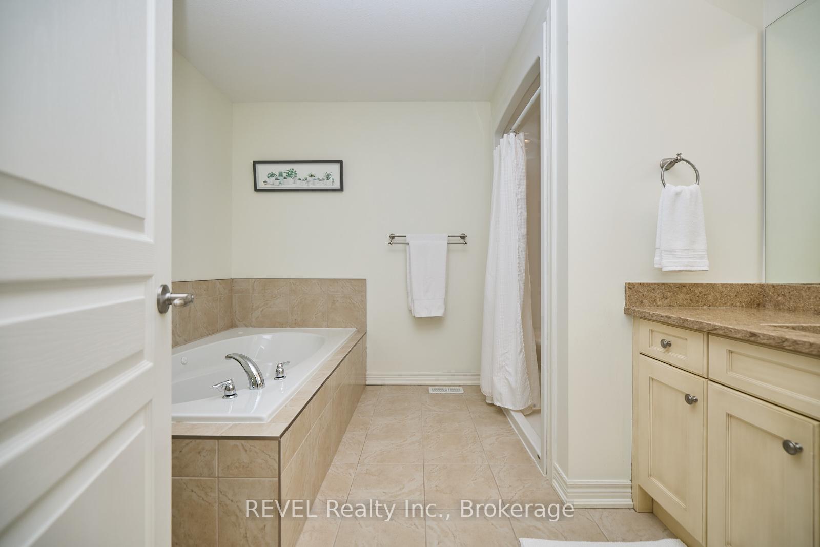 Photo 18 of 91 Roselawn Crescent, Welland, Coyle Creek — HOMEH