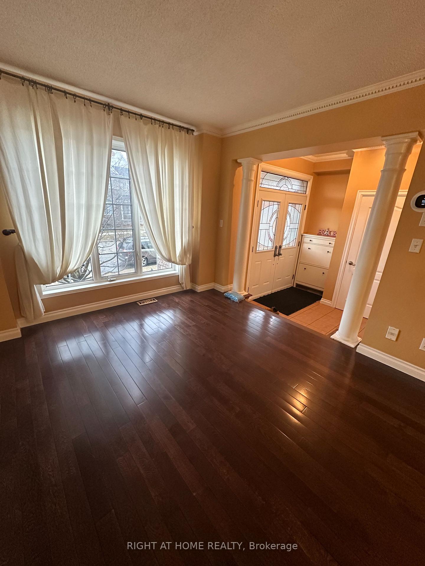 Photo 3 of 103 Forest Run Boulevard, Vaughan, Patterson — HOMEH