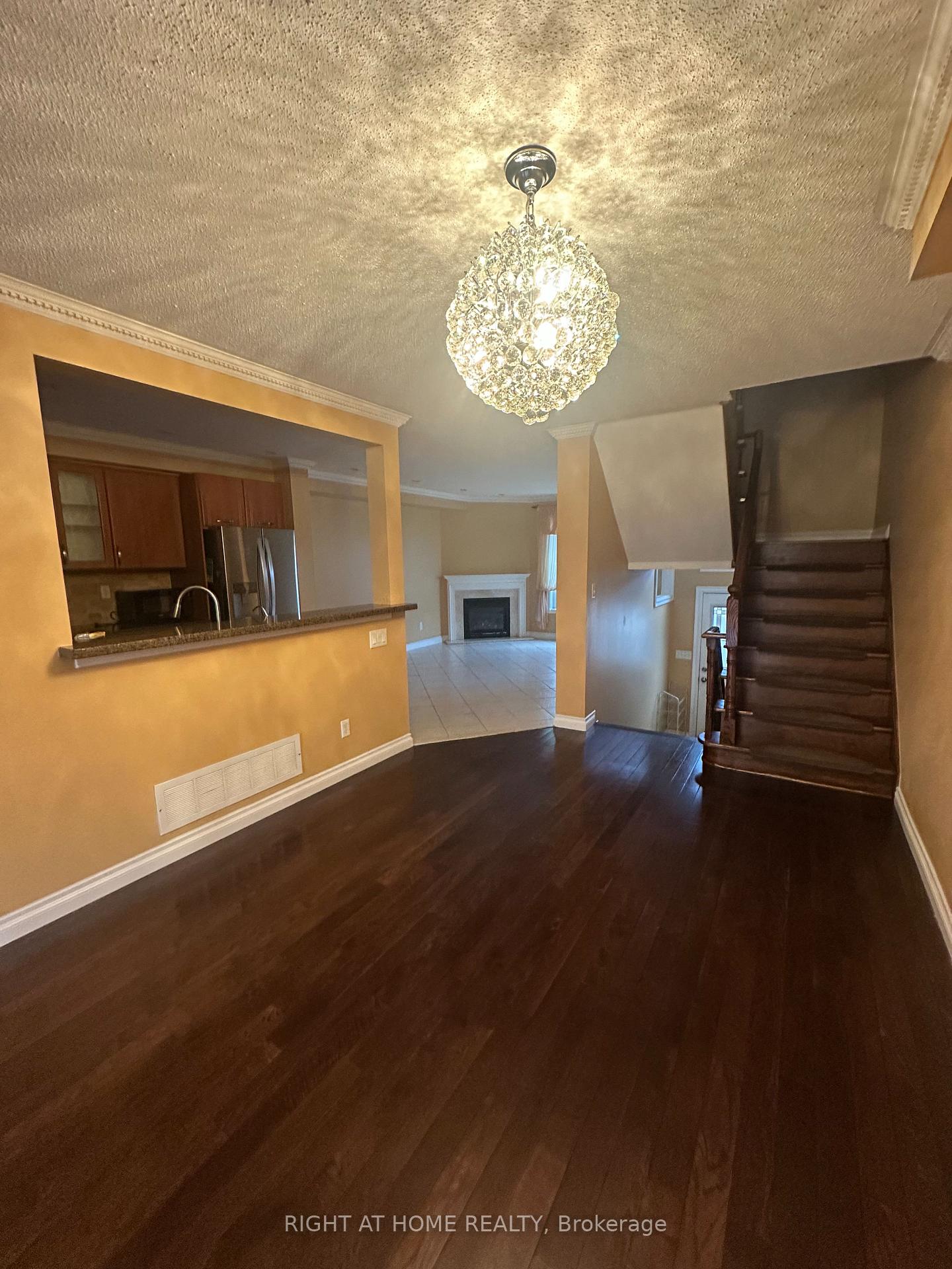 Photo 4 of 103 Forest Run Boulevard, Vaughan, Patterson — HOMEH