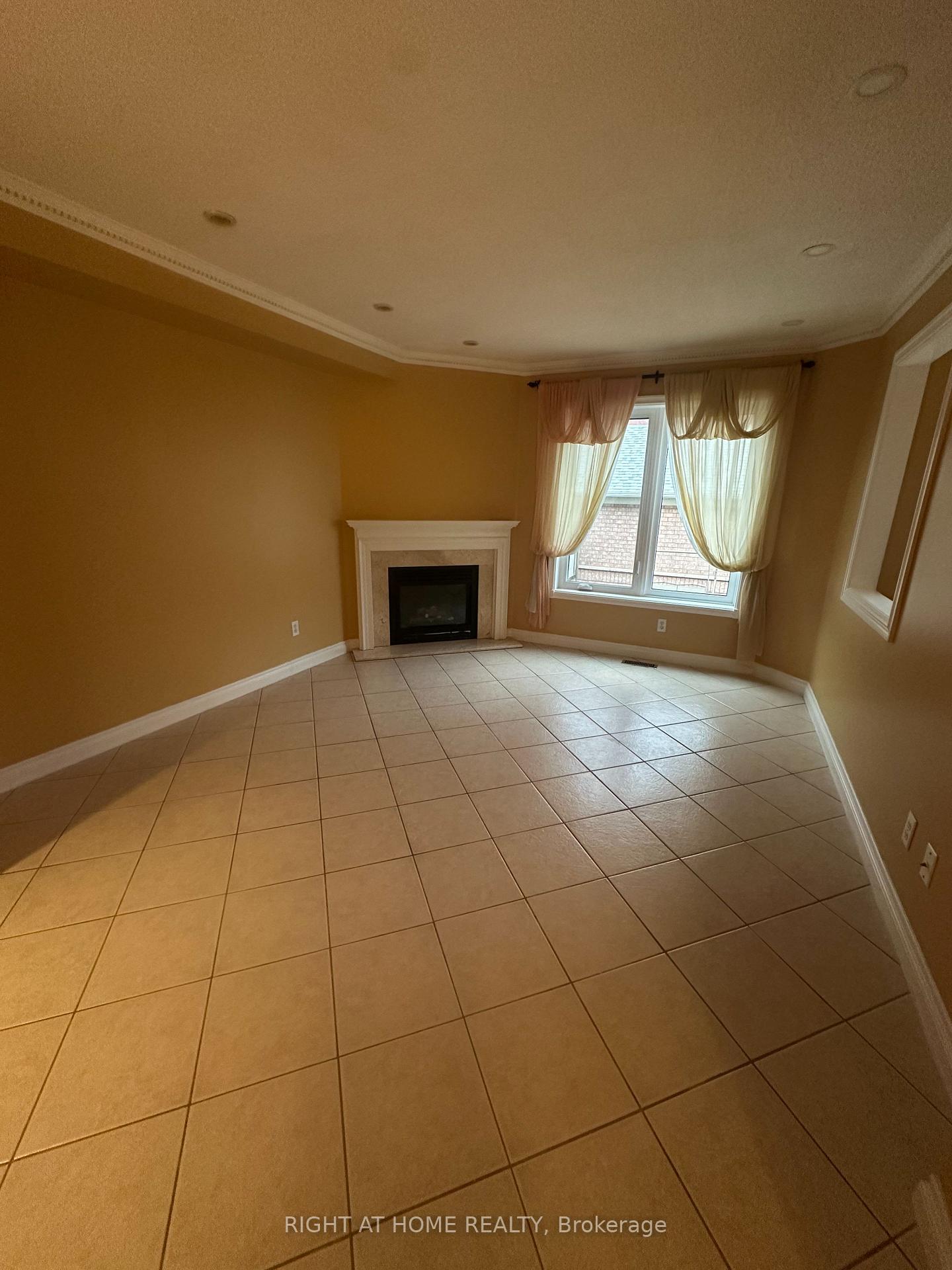 Photo 5 of 103 Forest Run Boulevard, Vaughan, Patterson — HOMEH