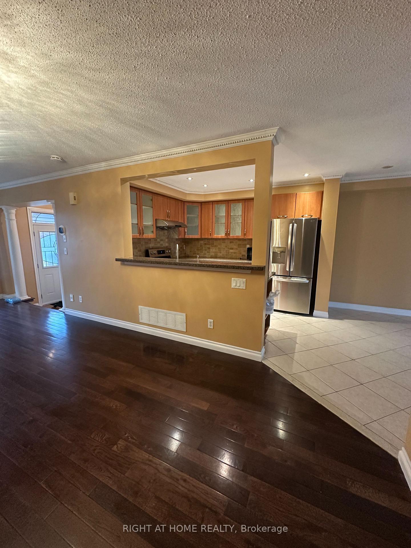 Photo 8 of 103 Forest Run Boulevard, Vaughan, Patterson — HOMEH