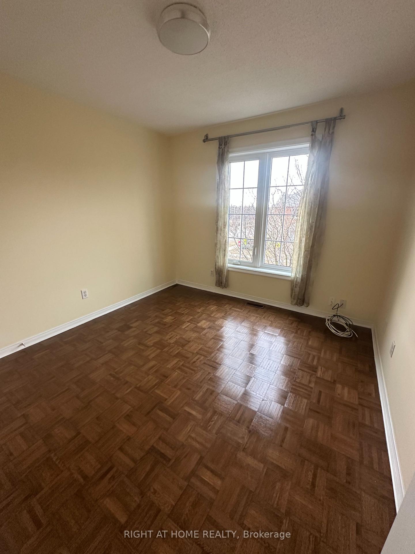 Photo 9 of 103 Forest Run Boulevard, Vaughan, Patterson — HOMEH