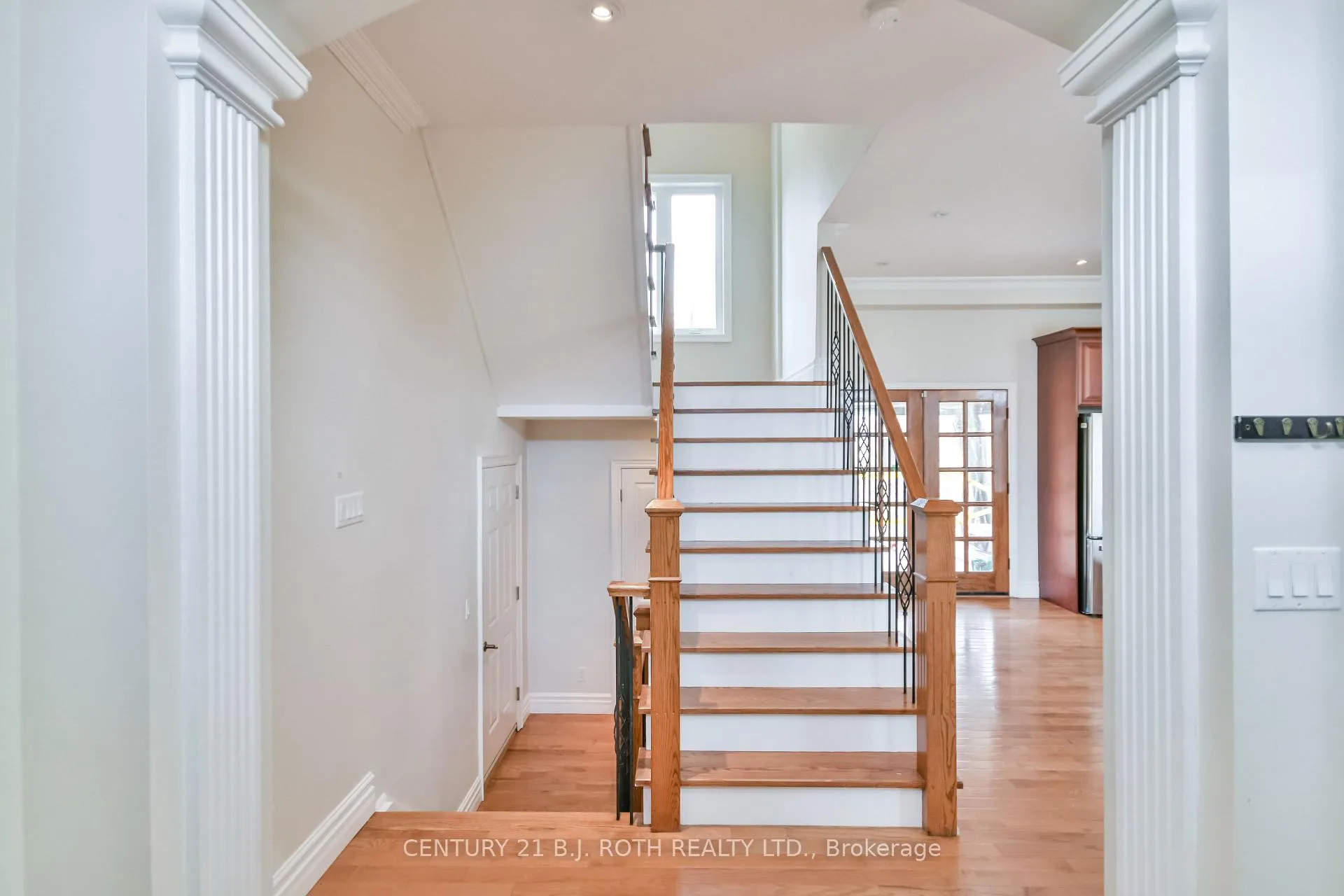 Photo 9 of 16 Gray Lane, Barrie, South Shore — HOMEH