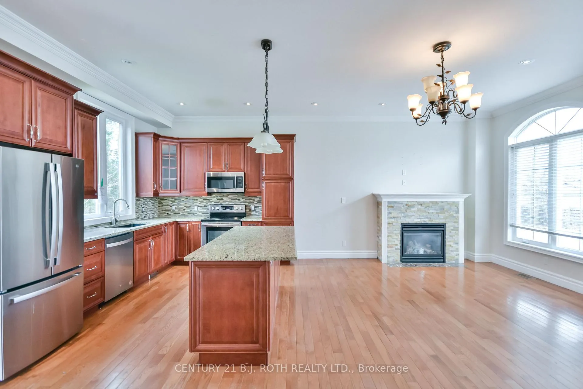 Photo 13 of 16 Gray Lane, Barrie, South Shore — HOMEH