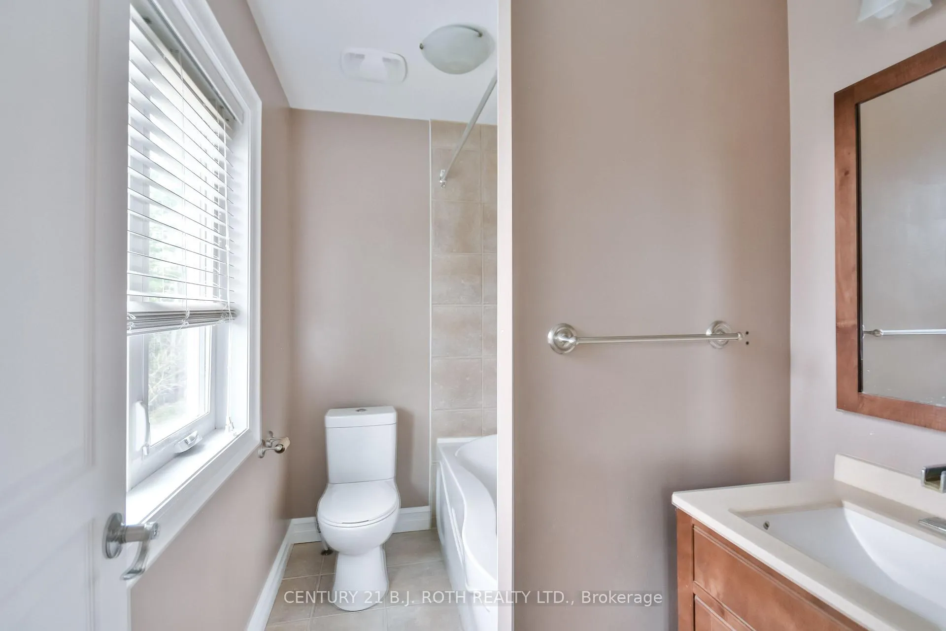Photo 31 of 16 Gray Lane, Barrie, South Shore — HOMEH