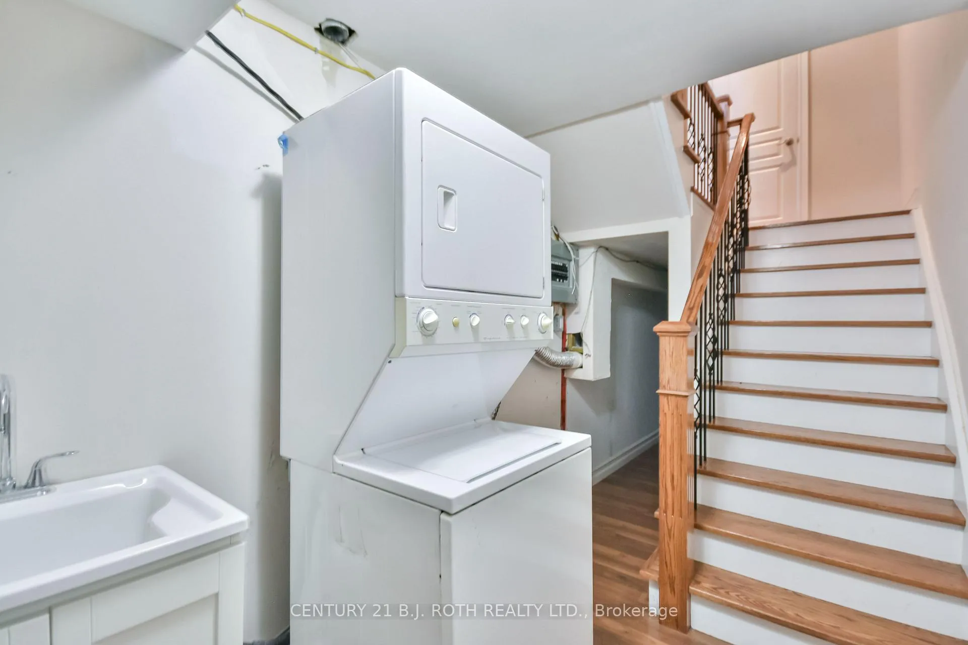 Photo 38 of 16 Gray Lane, Barrie, South Shore — HOMEH