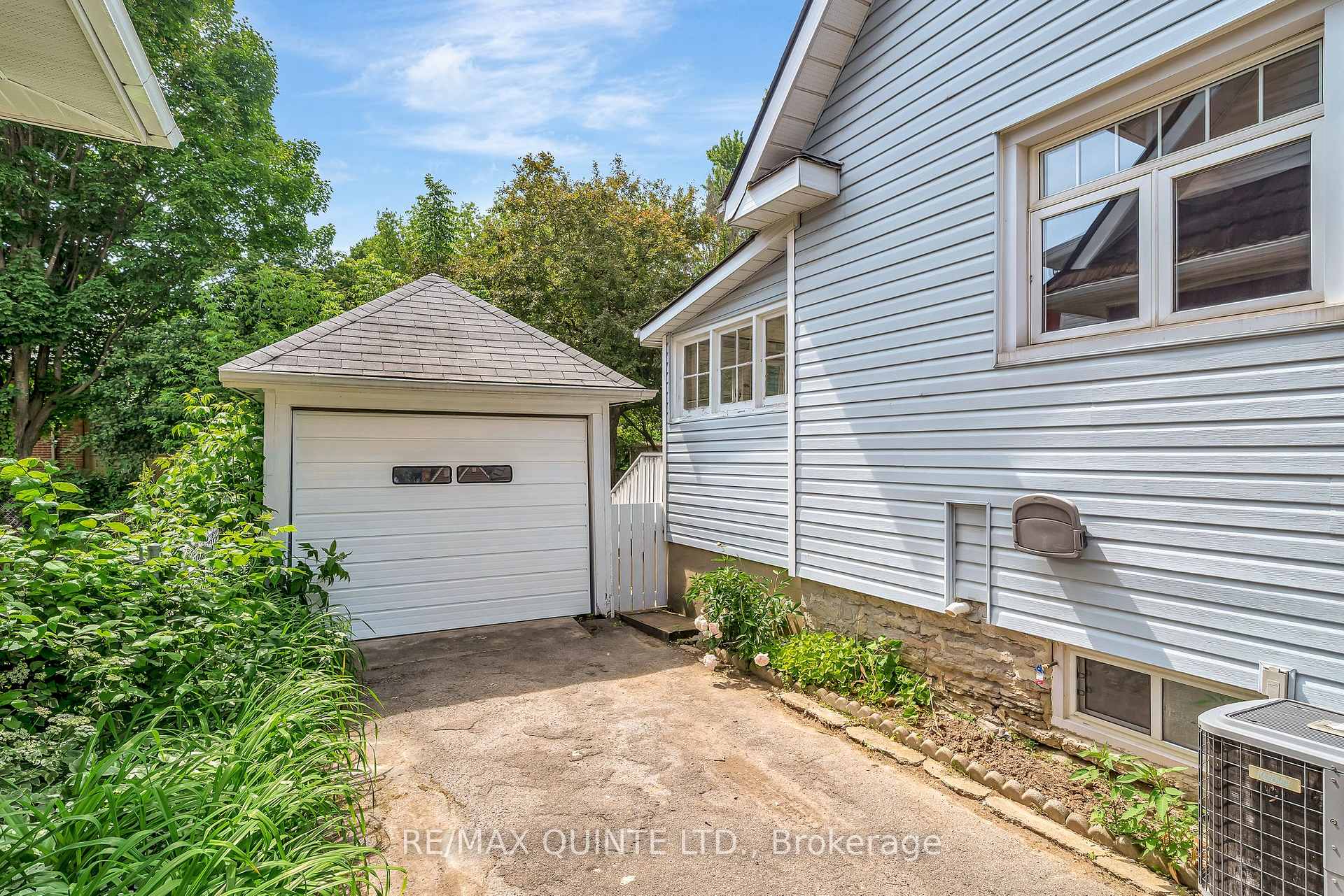 Photo 11 of 164 Ann Street, Belleville — HOMEH