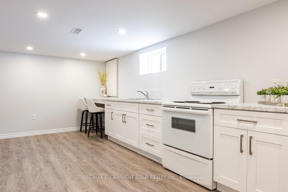 Photo 2 of Unit Lower, 169 Wallace Avenue S, Welland, Lincoln/Crowland — HOMEH