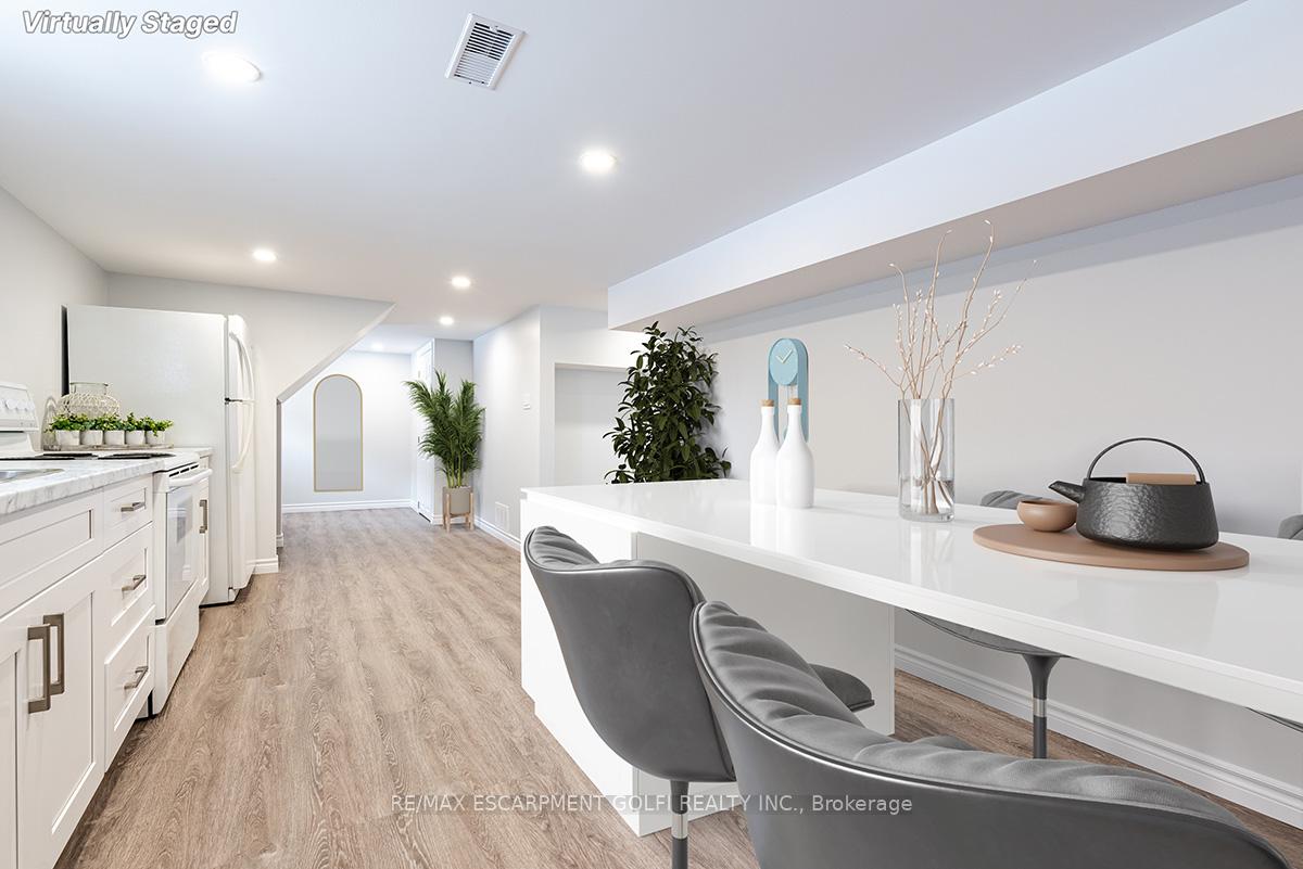 Photo 4 of Unit Lower, 169 Wallace Avenue S, Welland, Lincoln/Crowland — HOMEH