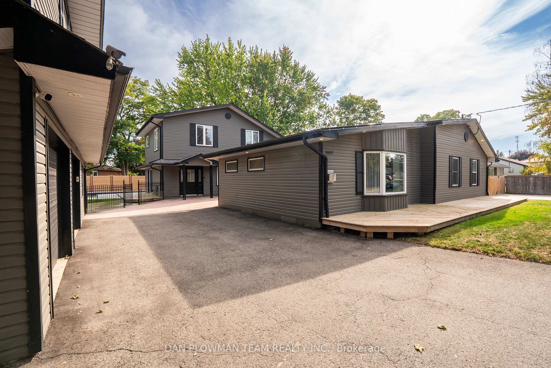 Photo 4 of 1007 Dunlop Street E, Whitby, Downtown Whitby — HOMEH