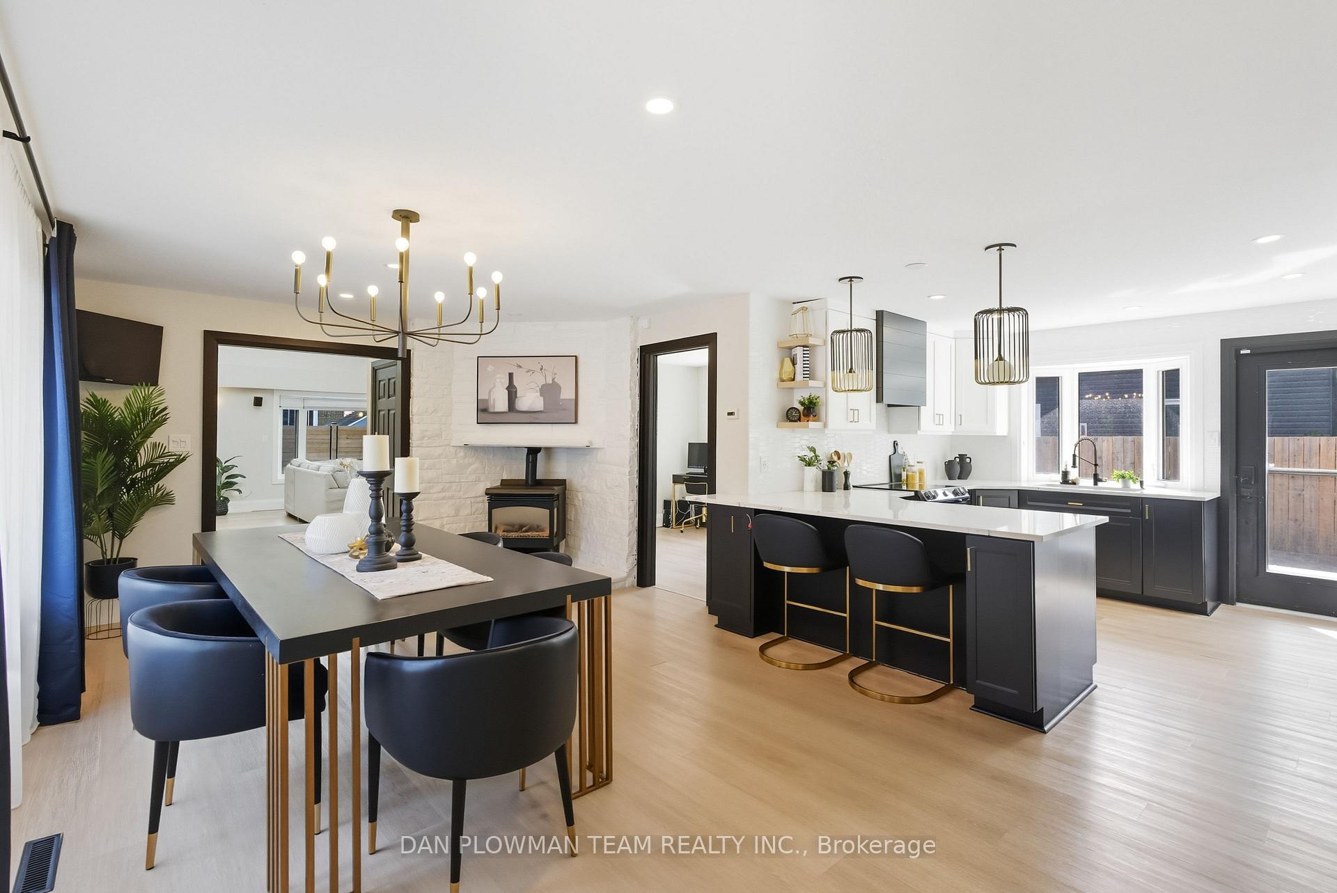 Photo 18 of 1007 Dunlop Street E, Whitby, Downtown Whitby — HOMEH