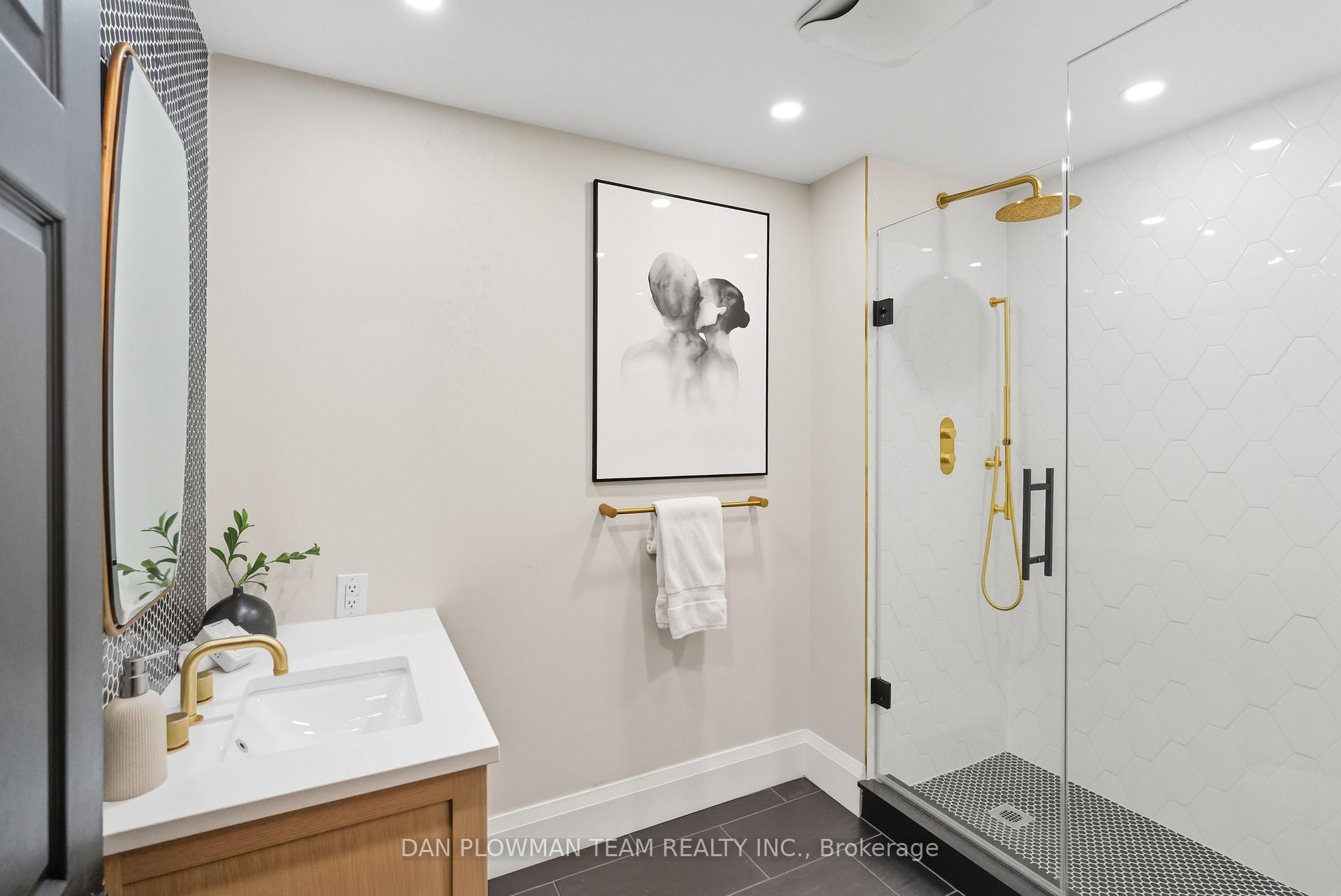 Photo 34 of 1007 Dunlop Street E, Whitby, Downtown Whitby — HOMEH